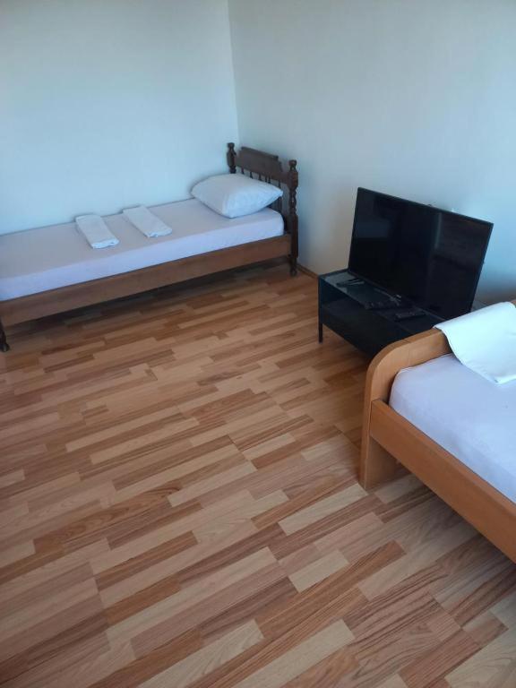 Traveler'S Rest - Near Podgorica Airport Hostel Mitrovici  Εξωτερικό φωτογραφία