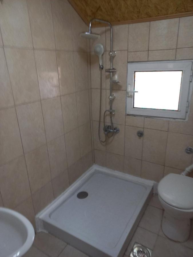 Traveler'S Rest - Near Podgorica Airport Hostel Mitrovici  Εξωτερικό φωτογραφία