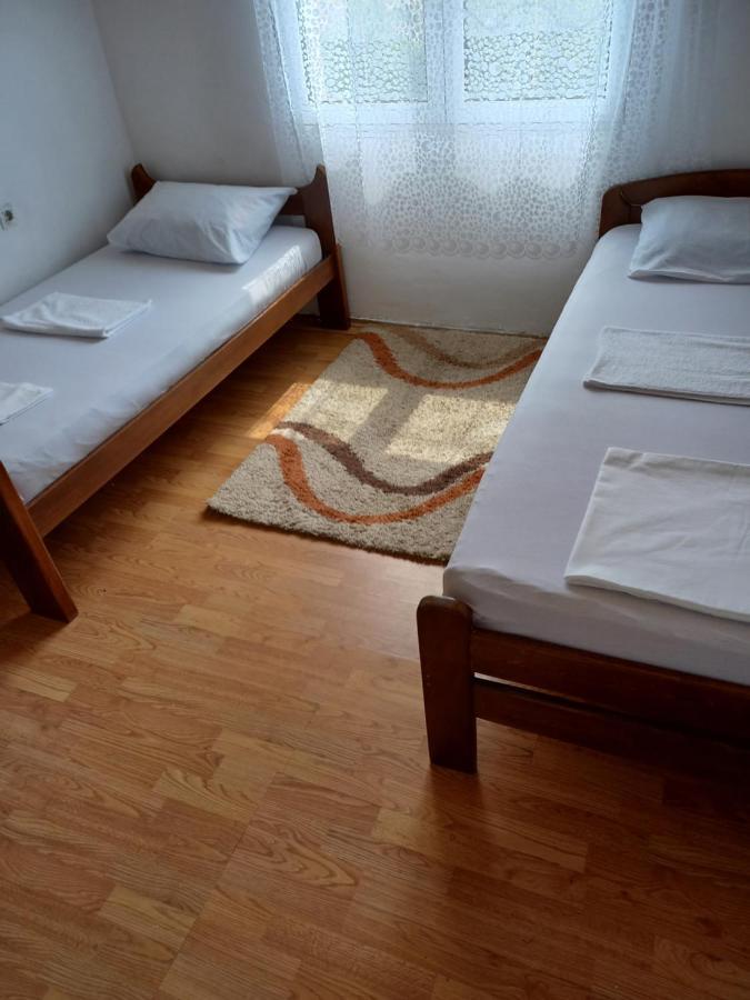 Traveler'S Rest - Near Podgorica Airport Hostel Mitrovici  Εξωτερικό φωτογραφία